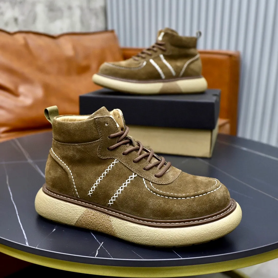 Ex-factory price: 640💰Thick wool imported from Australia Brand: UGG genuine purchasing agent Size: 38-44 Grade: Official website 1:1 Material: First layer of genuine leather waterproof and antifreeze upper Real wool lining Original non-slip soft wear-resistant outsole Style category: Men's casual shoes Trendy style Comfortable on the feet Color: Official website color synchronization
